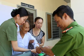 Công an TP.HCM đến tận nhà làm căn cước cho dân
