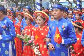 Nhộn nhịp lễ cưới tập thể của 100 đôi uyên ương 