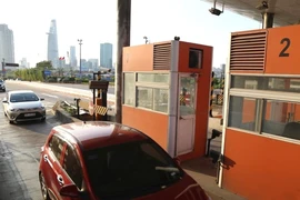 Cận cảnh trạm thu phí Thủ Thiêm đang bị bỏ hoang 