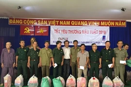 Hơn 200 phần quà tặng bà con đón Tết