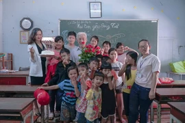 Ông bà giáo hơn 20 năm dạy chữ miễn phí cho học trò nghèo