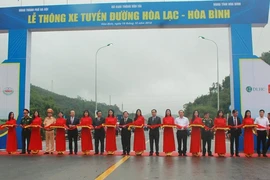 Clip: Thông xe hai tuyến đường ngàn tỉ