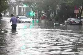Clip: Mưa lớn suốt đêm, Đà Nẵng biến thành sông