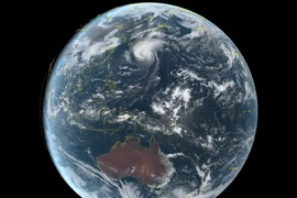 Video: Siêu bão Hagibis nhìn từ vệ tinh NASA