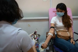 Hàng trăm bạn trẻ hiến máu trong mùa dịch Corona