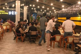 Video: Một số cơ sở dịch vụ giải trí vẫn mở cửa trái quy định