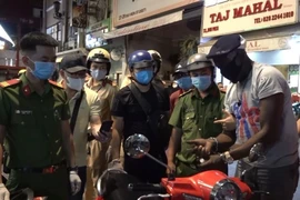 Video: 363 quận 1 tung quân trấn áp tội phạm mùa COVID-19