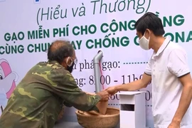 ATM gạo nghĩa tình đầu tiên ở Tây Nguyên đi vào hoạt động