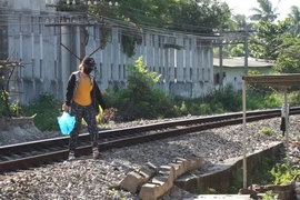 Đà Nẵng: Người dân lo sợ vì sống cạnh đường tàu không rào chắn