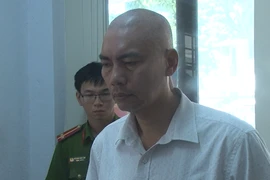 Bắt chủ quán cà phê gây thương tích cho nhân viên cây xanh