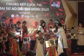 Cô bé 6 tuổi đăng quang Đại sứ Áo dài nhí 2020