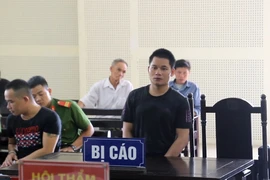 Nghe lời mẹ, con trai bán hàng xóm qua biên giới