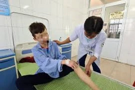 Chủ quán bánh xèo đánh trẻ 15 tuổi có thể bị xử lý ra sao?