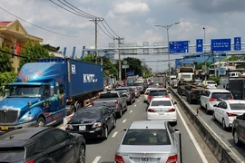 Video: Kẹt xe kéo dài tại khu vực phà Cát Lái, quận 2 
