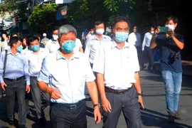 Video: Thứ trưởng Bộ Y tế kiểm tra công tác phòng chống dịch ở Bình Dương