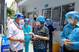 Video: Ra ngoài không cần thiết, quận Phú Nhuận xử phạt 166 triệu trong một ngày