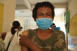 Video: Người vô gia cư ở TP.HCM được tiêm vaccine COVID-19