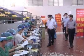 Video: Bí thư Đà Nẵng thị sát các điểm tiêm vaccine phòng COVID-19