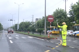 Video: Công an Đà Nẵng dầm mưa, siết chặt kiểm soát xe tại cửa ngõ TP