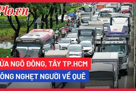 Video: Cửa ngõ Đông, Tây TP.HCM đông nghẹt người về quê nghỉ lễ 30-4, 1-5