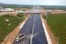 Video: Cao tốc Phan Thiết - Dầu Giây thi công nước rút để kịp thông xe vào ngày 30-4