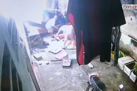 Video: Ngã vào chảo dầu đang chiên, một phụ nữ không qua khỏi
