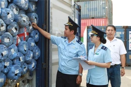 Nhân viên hải quan làm việc cả thứ 7, Chủ nhật