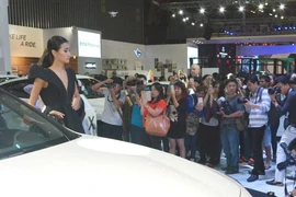 Ô tô Indonesia giá hơn 290 triệu đồng/chiếc tràn vào Việt Nam