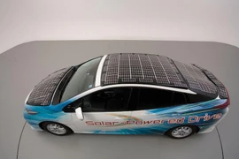Toyota phủ pin mặt trời lên khắp xe hơi