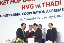 Tỉ phú Trần Bá Dương chính thức bắt tay với vua cá để nuôi heo