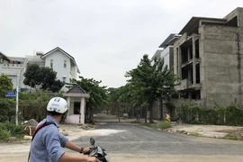 Giá nhà đô thị cao hơn hàng chục lần thu nhập người dân