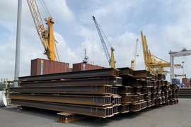 Vì sao doanh nghiệp chi hàng tỉ USD mua sắt thép Trung Quốc cuối năm?