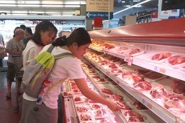 Để giá hàng hóa không ‘té nước theo lương’
