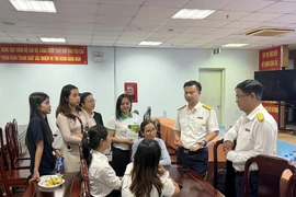 Gỡ vướng hàng tồn kho, hướng dẫn chủ tạp hóa xuất hóa đơn từng cái kẹo