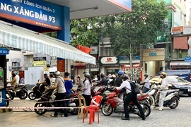 Giá xăng dầu tạm hạ nhiệt, nhà kinh doanh vẫn chờ quyết sách dài hơi