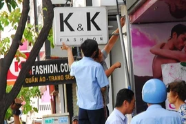 Cử tri TP.HCM: Tháo dỡ bạt che vỉa hè ảnh hưởng đến dân