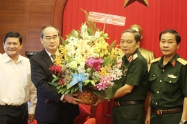Bí thư Nguyễn Thiện Nhân thăm các đơn vị quân đội