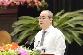 Bí thư Nhân: ‘Phải tăng lương cho chủ tịch quận’