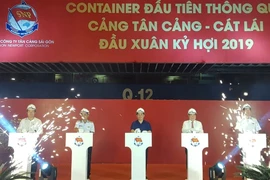 Tân Cảng phát lệnh làm hàng đầu năm