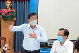 TP.HCM xem xét cho sản xuất khẩu trang sử dụng được 100 lần