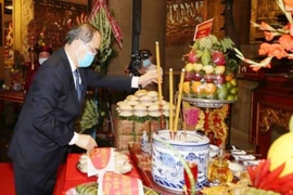 Lãnh đạo TP.HCM dâng hương giỗ tổ Hùng Vương