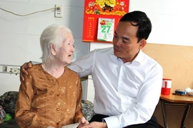 Lãnh đạo TP.HCM thăm các cá nhân có thành tích tiêu biểu