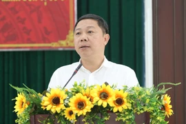 "Phê phán nhau bao giờ cũng dễ, xây dựng mới khó"