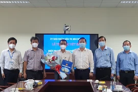 Trao quyết định biệt phái bác sĩ Nguyễn Trí Dũng nhận nhiệm vụ mới