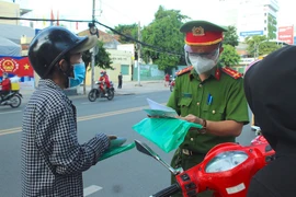 UBND TP.HCM chỉ đạo không kiểm tra giấy xét nghiệm COVID-19 khi đi lại trong TP