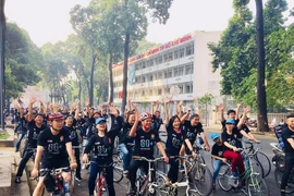 TP.HCM: Hàng trăm người đạp xe hưởng ứng Giờ Trái đất