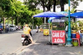 TP.HCM nắng đổ lửa: Cam vắt, nước mía... siêu rẻ lên ngôi 