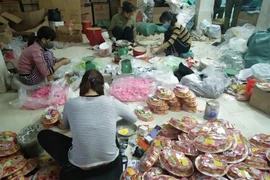 Hàng ngàn hộp bánh, mứt bị thu giữ vì không đảm bảo an toàn