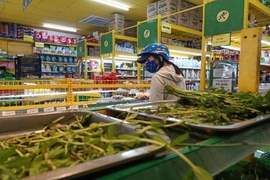 Một siêu thị lập 35 điểm bán hàng xuyên đêm tại TP.HCM