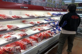 Giá rau hạ nhiệt, dân không còn chen chúc đi siêu thị mua đồ